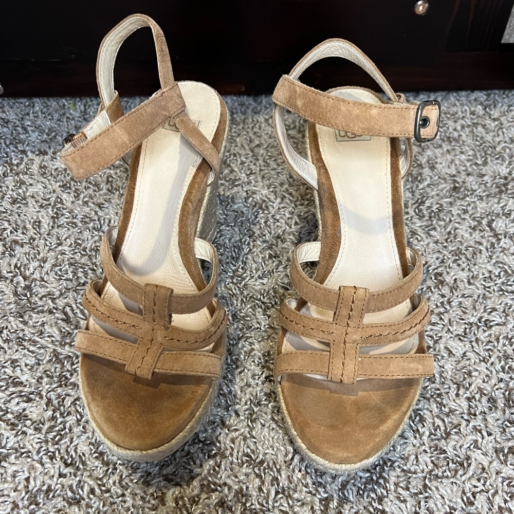 Ugg Callia wedges in suede brown